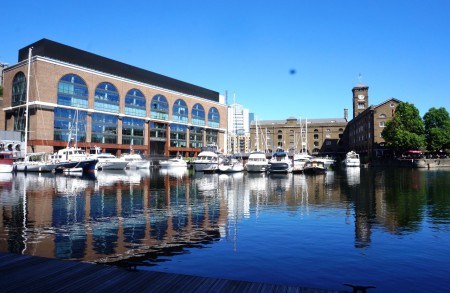 le petit port de St Katharine's docks