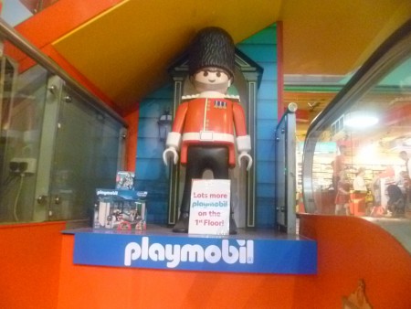 Hamley's : le playmobil beefeaters, je suis fan!